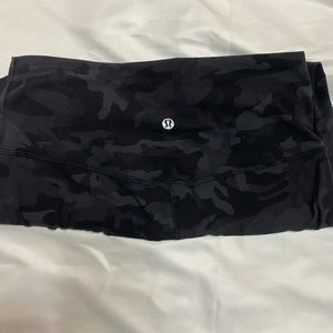 Lululemon aligns crop 21’